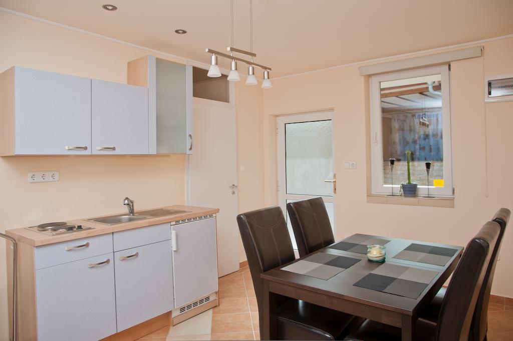 Alt Baden Apartement Dunaszekcso Habitación foto